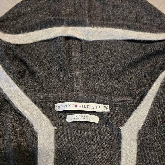 Tommy Hilfiger lambs wool/angora blend hooded sweater set. Petite small. - Picture 9 of 11